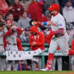 Schwarber llega a 18 jonrones, líder de MLB, en la victoria de los Filis ante Medias Rojas