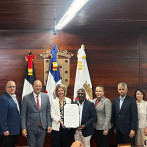 Ayuntamiento de Santiago reconoce a embajadora de Francia por impulso a cooperación bilateral