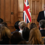 Primer ministro británico planea reformar el sistema de asistencia social
