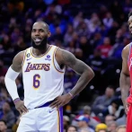 Sixers celebran la llegada de LeBron James con una foto de coronación