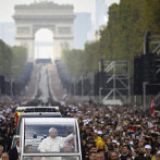 El Papa atrajo a 800,000 personas al centro de París para una misa al aire libre