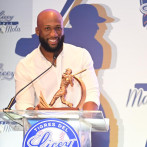 Mel Rojas Jr. recibe el primer Premio Manny Mota