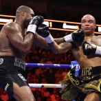Daniel Dubois triunfa por nocaut y retiene su cetro pesado de la OMB