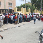 Haitianos abarrotan oficina regularización Monte Plata