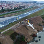 Un avión turco con 162 pasajeros cae por un acantilado sin que haya heridos