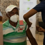 Vacunan 1,500 personas en el aeropuerto Punta Cana