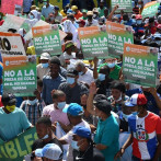 Grupos sociales y ambientalistas marchan en contra de la explotación de los recursos naturales