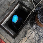 Bangkok utiliza a sus reos para limpiar alcantarillas y reducir las inundaciones