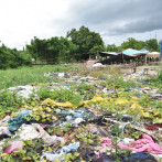 Jóvenes de Hato Mayor y empresarios proponen alternativas para ropa desperdiciada en mercado