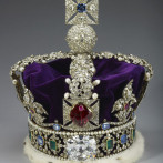 El Palacio de Buckingham adaptará el tamaño de la corona para Carlos III