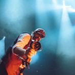 Juan Luis Guerra aplaude el merengue entrara al Grammy llevado por Bad Bunny