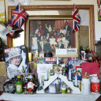 Británicos recuerdan coronación de Isabel II mientras se preparan para coronar a su hijo