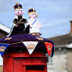 De teteras a paños de cocina, hacer negocio con los souvenirs de la coronación