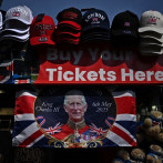 Retratos de Carlos III, coronas y tiendas de campaña transforman Londres antes de la coronación