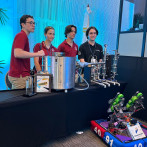 Estudiantes dominicanos crean reactor para convertir sargazo y plástico en combustible