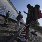 Migrantes en México son víctimas de estafas rampantes en su camino a EE.UU.