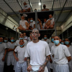 Legisladores EEUU visitan a Nayib Bukele y su megacárcel