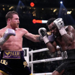‘Canelo’ vence por decisión unánime y domina a Charlo