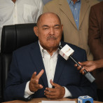 Ramón Alburquerque llega al país y es trasladado a centro médico para continuar con tratamiento