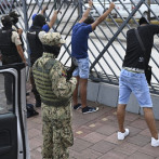 Familiares de presos de cárcel de máxima seguridad de Ecuador piden reanudación de visitas