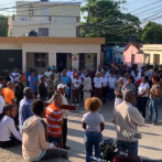 Viacrucis: Feligreses de los barrios de Santo Domingo meditan sobre los males que les afectan