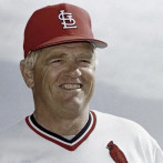 Muere el mánager Whitey Herzog, campeón con los Cardenales de San Luis en 1982