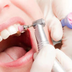 Instan a cuidar las encías para prevenir la pérdida de dientes y otros riesgos para la salud