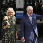 El rey Carlos III visita un centro contra cáncer en su primer compromiso público desde febrero