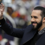 Bukele acusa a la Semana de la Moda de París de 