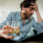 Consumo excesivo de alcohol puede provocar trastornos mentales y pensamientos suicidas