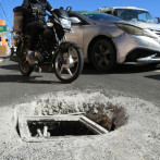 Ni con quejas ni con denuncias, CAASD coloca tapas a filtrantes