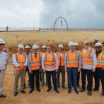 Paliza y Estrella supervisan obras en Plaza de la Bandera y Pintura realizan con recursos de Aerodom