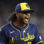 Freddy Peralta lidera actuación de los abridores dominicanos en Grandes Ligas este año