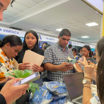 Decenas de personas acuden a una feria de empleos en la PUCMM