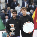 Alcaraz se impone a Sinner por cuarta vez consecutiva y gana el Abierto de Italia