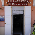 Patrick Lecrercq: 26 años transformando el larimar en arte