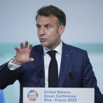 Macron dice que hay que conocer primero al océano antes de precipitarnos a Marte