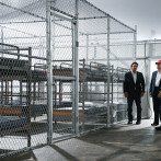 Legisladores denuncian que hay 750 migrantes en jaulas en el 'Alligator Alcatraz' de EEUU