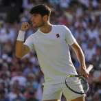 Carlos Alcaraz avanza sin problemas a la semifinal de Wimbledon al vencer en tres sets a Cam Norrie