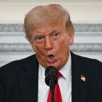 Gobierno Trump enfrenta batalla legal por bloquear beneficios de salud a inmigrantes