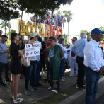 Realizan “cadena humana” frente al Jardín Botánico en defensa del área verde