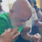 Visiblemente débil trasladan a Ángel Martínez a sala de audiencia