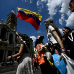 Miles de jóvenes católicos se congregan en Roma para multitudinaria vigilia con el papa