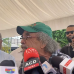 Padre Rogelio cuestiona a la justicia y se enfrenta a policías en misa por muertos del Jet Set