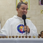 ¿Quién es Norberto Rosario, el sacerdote que llama la atención por poner sus reglas en una escuela?