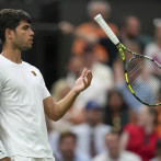 Carlos Alcaraz se corona en el Abierto de Cincinnati tras retiro de Jannik Sinner por enfermedad