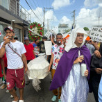 En Moca hacen “entierro” por los apagones y la Policía lanza bombas lacrimógenas