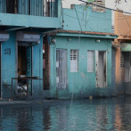 Negocios y hogares quedan atrapados por aguas contaminadas en Villas Agrícolas