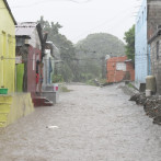 Autoridades alertan a población de posibles inundaciones urbanas por efectos de onda tropical