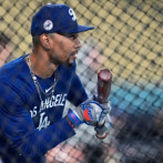 Mookie Betts gana el premio Roberto Clemente